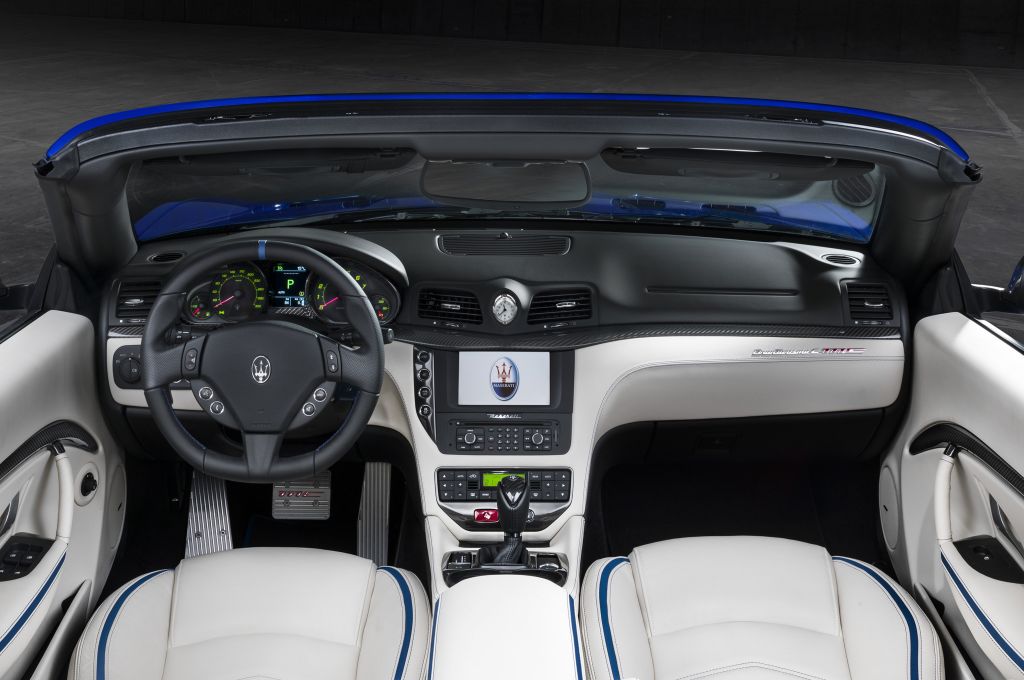 2014-Maserati-GranTurismo-MC-Centennial-Edition-convertible-interior-2