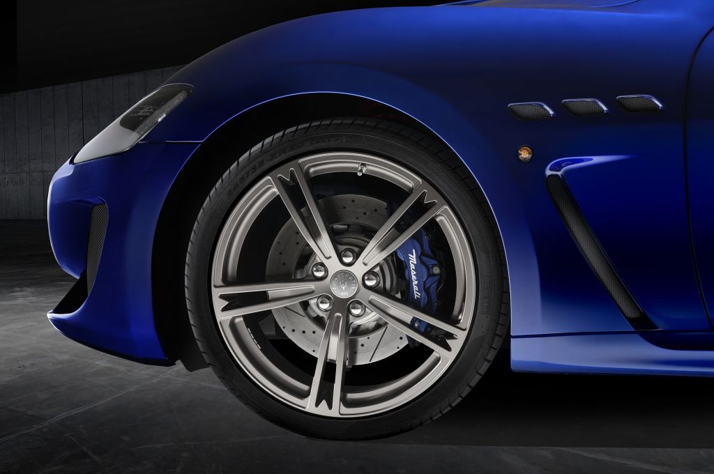 2014-Maserati-GranTurismo-MC-Centennial-Edition-convertible-wheel