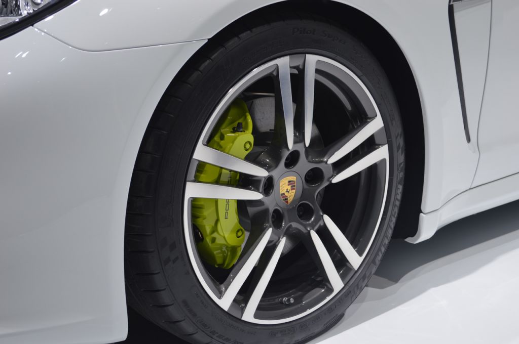 Porsche Panamera S E-Hybrid brake caliper