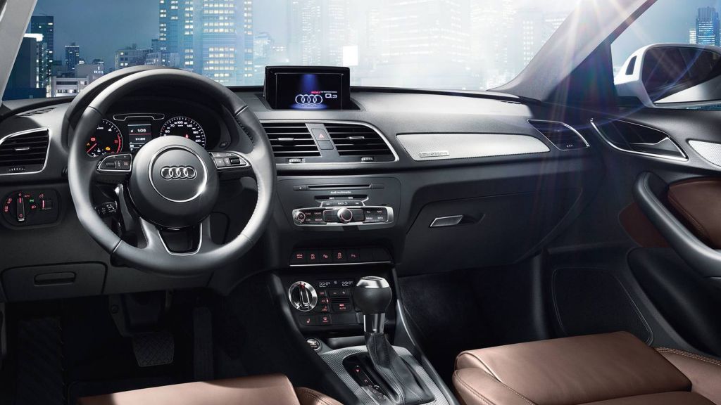 2015-Audi-Q3-interior-beauty-03