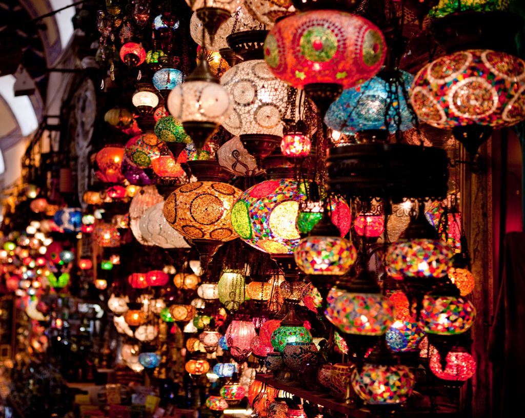 Lanterns_in_the_Grand_Bazaar